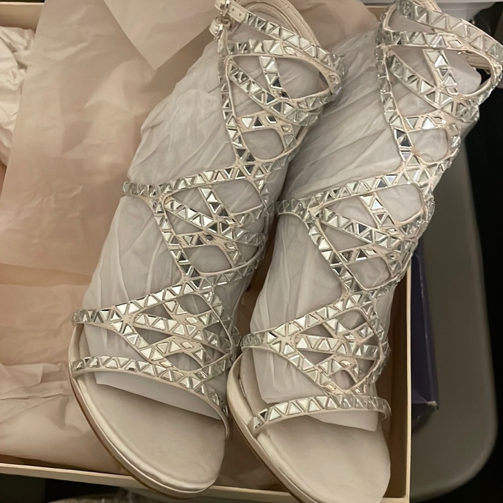 New never worn Vince Camuto heels